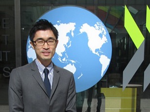 平塚二朗書記官