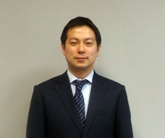 （写真）伊藤　洋平　書記官