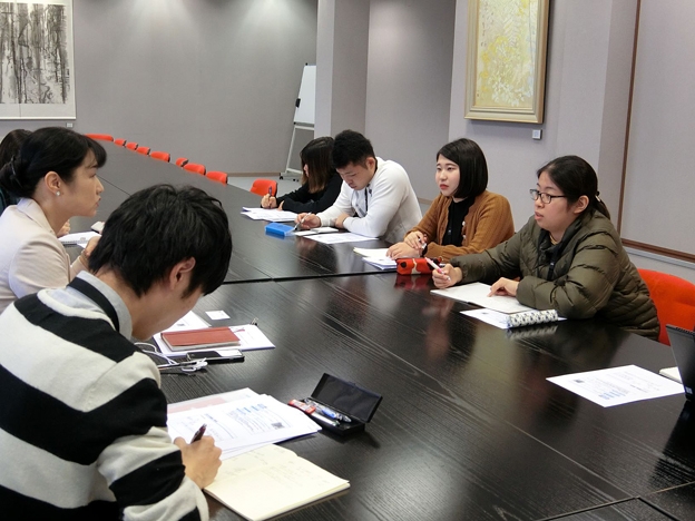 （写真）2019年2月11日、西南学院大学学生団の方々が、当OECD日本政府代表部を訪問した様子