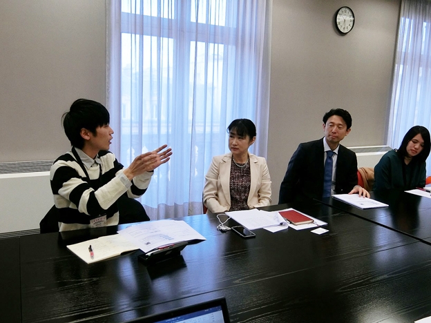 （写真）2019年2月11日、西南学院大学学生団の方々が、当OECD日本政府代表部を訪問した様子