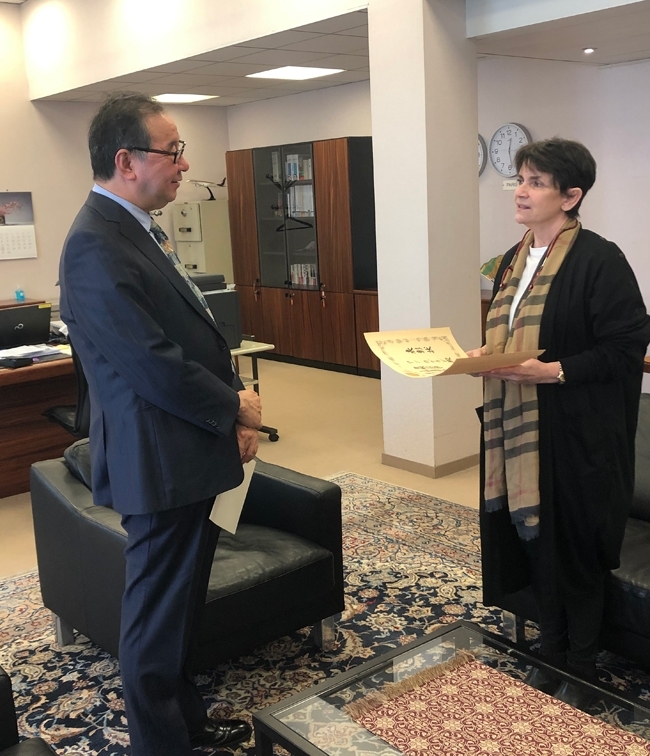 (photo)Certificate of Commendation Ceremony for Ms. Anne Carblanc, Head of Digital Economy Policy Division, Directorate for Science, Technology and Innovation, OECD
