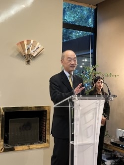 (写真)新美大使による離任挨拶