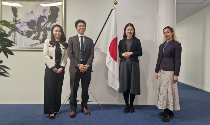 （写真）石橋裕子、谷口亮太