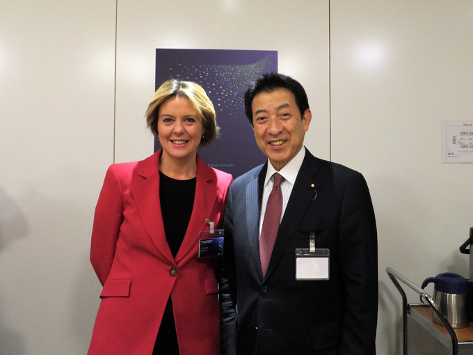 塩崎厚生労働大臣とイタリア・ロレンツィン保健大臣